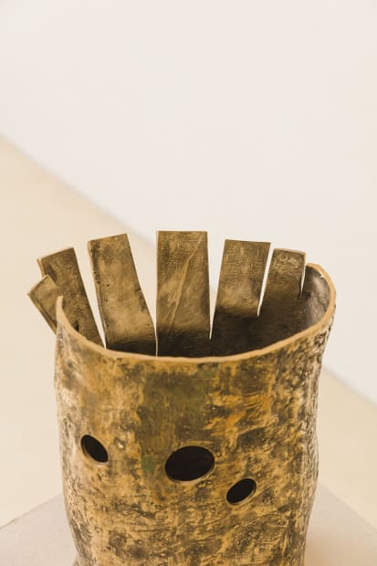 RECORDO CENTERPIECE, 2024 Composed of 24 cast-bronze apples assembled into a circular formation, the Recordo Centerpiece examines repetition, memory, and...