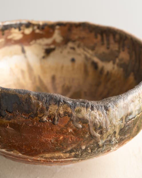 In the Material Distortion mirror, Lucas Recchia combines elements in assemblages to create various pieces. Using just four ring shapes...