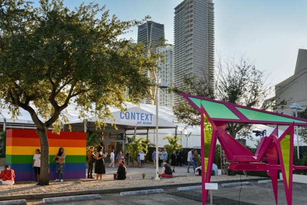 image of the entrance at CONTEXT Miami art fair