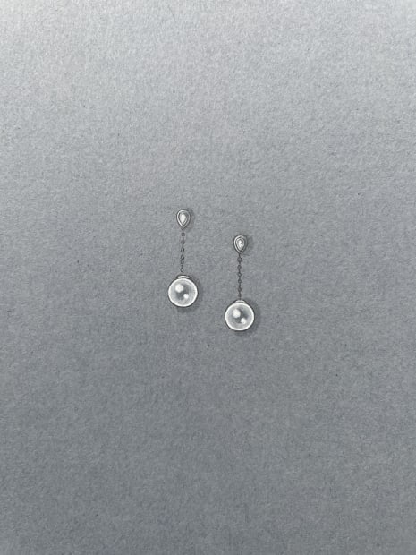 Hand painted gouache rendering of pear shaped diamond studs with pearl attachments
