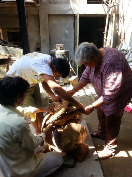 The Burari Foundry While still practicing at Garhi, Mukherjee turned to the Burari Foundry for casting expertise by late 1990s....