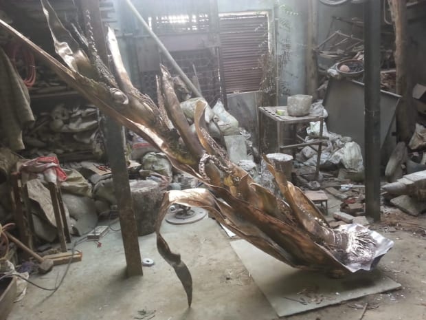 The Burari Foundry While still practicing at Garhi, Mukherjee turned to the Burari Foundry for casting expertise by late 1990s....