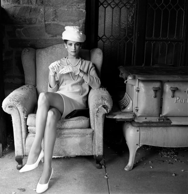 Claudia Jares, Guantes de Lunares, 1981, photography