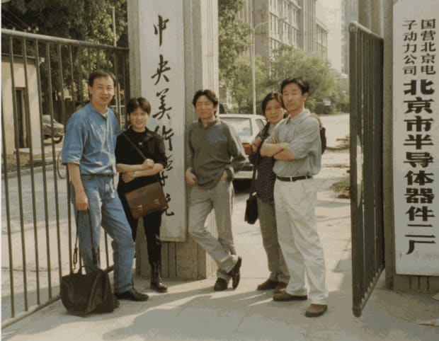 1995年,谭平迎来了自己人生的另一个转折。谭平参与筹建中央美院设计系。如何建立新的设计教育体系成为谭平思考最多的事,也影响着谭平此后的艺术轨迹。