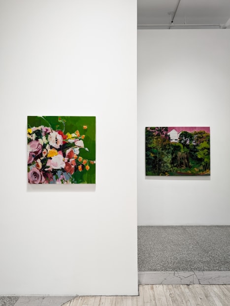 Son sens de l’observation l’a naturellement amenée à explorer une nouvelle voie thématique: les natures mortes florales, qu’elle a judicieusement...