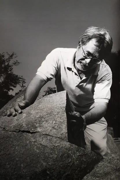 1989 黎志文於台南市主持台灣首屆國際石雕創作營,期間更是推動了台灣的公共藝術立法。 他曾參與眾多公共藝術創作,其作品在中國、台灣及香港等不同國家地區的公共場所展出,包括當地中學、法院及博物館外的空間等,與空間環境融合互動,把藝術與大眾的關係拉近。黎志文受到全球藝術界的廣泛認可,他的作品被荷蘭國家 BKR 視覺藝術機構、美國懷俄明大學美術館、台北市立美術館、日本原美術館等世界各大知名藝術機構收藏。 歷時50年的創作生涯,黎志文老師意遠且質精的作品深獲荷蘭、美國、日本、韓國、中國…等,國際藝術界的推崇。此外自謙石頭僕人的黎老師,對於臺灣公共藝術的發展與推動亦是盡心盡力,曾推動了臺灣的公共藝術立法。黎志文老師在臺灣雕塑界的卓越地位以及對臺灣雕塑教育的貢獻,喻其為臺灣公共藝術界的先鋒,應也無人能否。 2016 於臺北藝術大學退休。