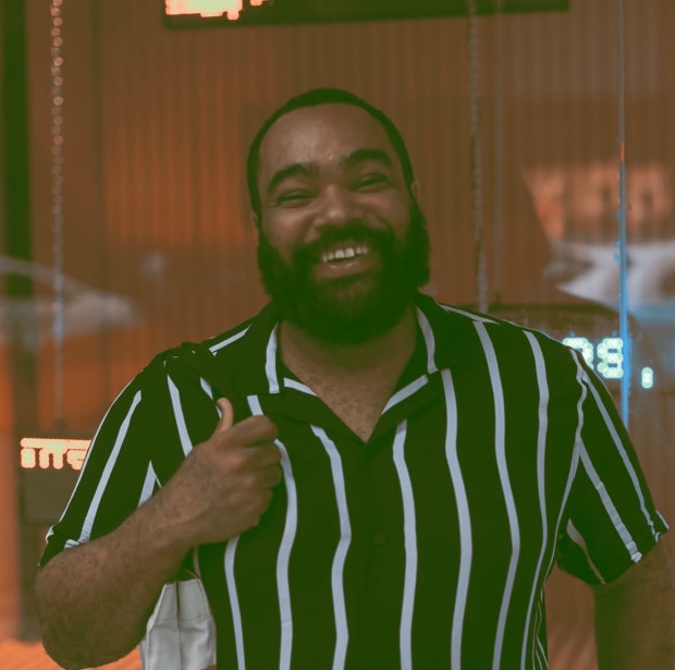 Durante m&aacute;s de una d&eacute;cada, Froiid ha investigado las interacciones entre el arte, los juegos y la sociedad, examinando las...