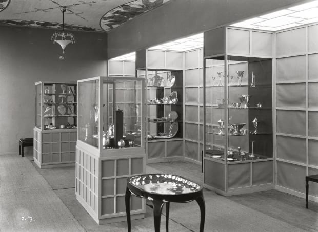 1923 Wiwen Nilsson makes his debut with designs for his father’s company at Jubileumsutställningen i Göteborg (The Gothenburg Tercentennial Jubilee...