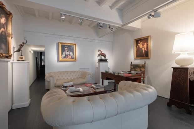 After completing studies in Art History, Lapo, Riccardo's son, joined the family business in 2021. While continuing the tradition of...