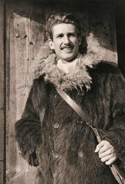 'En atterrissant à Paris, mes études reprirent et je m'inscrivis à la Grande Chaumière dans l'atelier d'Yves Brayer, puis par...