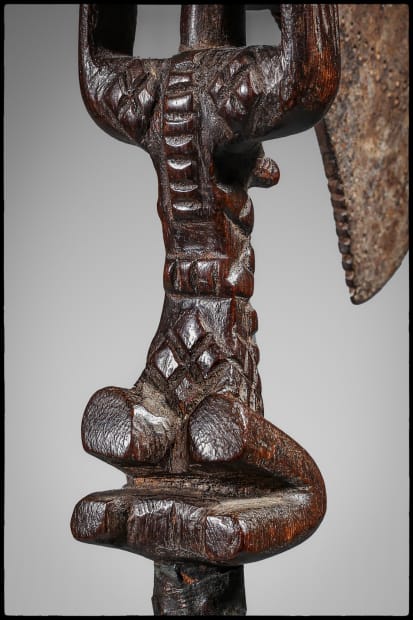 Importance des scarifications en haut relief, images de la beauté féminine, signes identitaires et symboliques. The Importance of Scarification in...