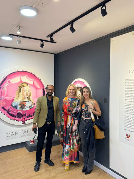 Proyectos curatoriales y producción de exposiciones