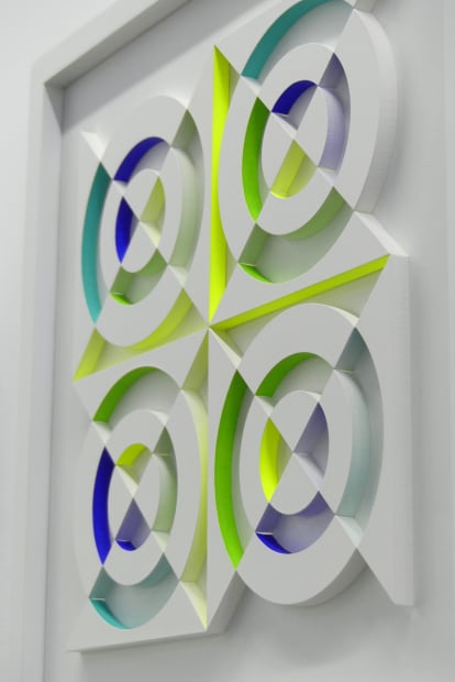 En su trabajo, Marlis explora la sinergia entre la luz y el color, resaltando cómo este fenómeno impacta nuestra percepción,...