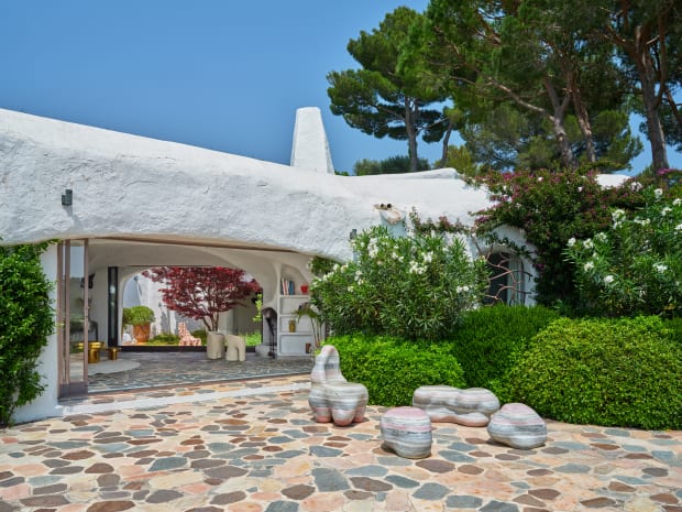 Dragon Hill, Irene Cattaneo at Dragon Hill, Mougins