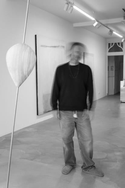 A constant push and pull between extremes Lucas Thorik is a Dutch artist who navigates his own path in abstract...