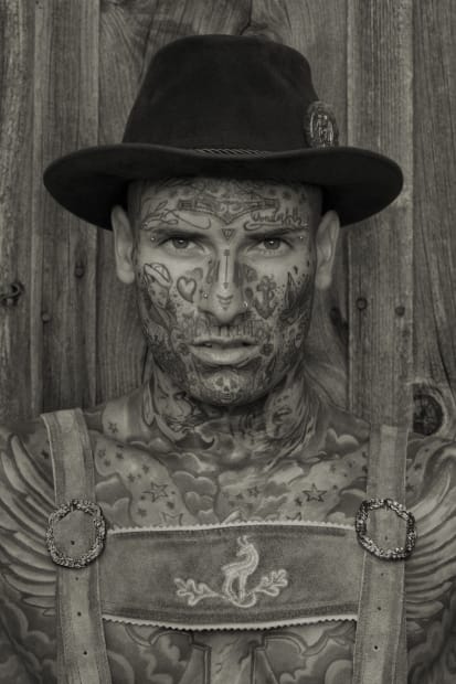 Erwin Olaf Im Wald Porträt III 2020, 2020