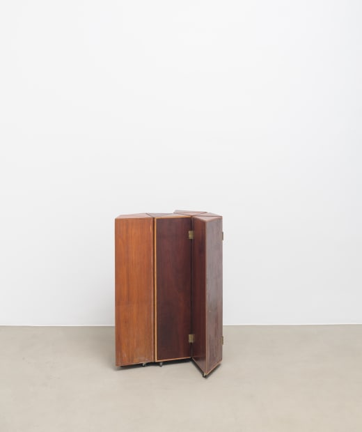 An array of 20 works in diverse medias highlights Marepe’s fifth solo show at Galeria Luisa Strina. It is an...