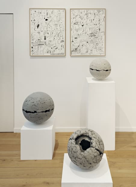 CLAUDE DE SORIA Sans titre I & II & III (Boule), 1979 Ciment / Cement ø 40 cm / ø...