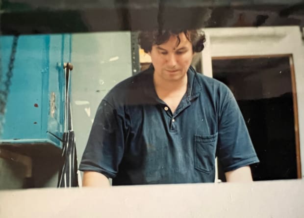 ‘O’Casey had been making linocuts since the sixties, when master printer Hugh Stoneman moved his press from London to Orchard...