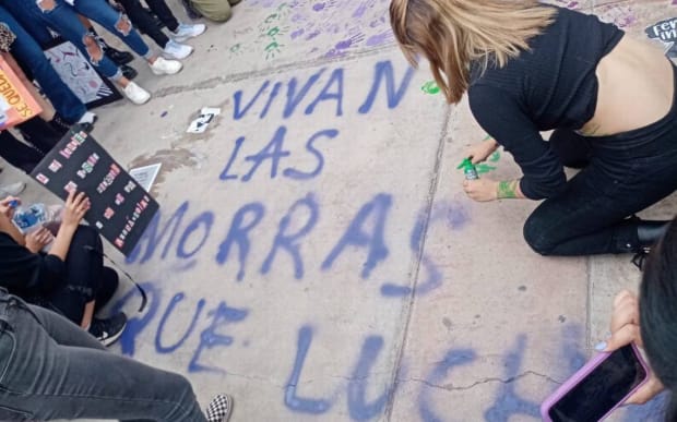El interés de Gil en los procesos de restauración ancestrales se deriva de la observación continua de los monumentos que...