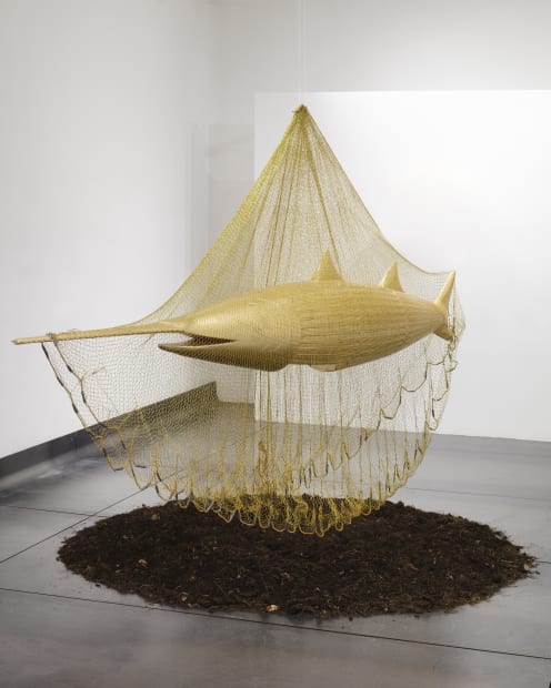 Ana Hernández Bixhia', 2024-25 Fiberglass, gold and fishing net 40 x 40 x 300 cm 15 3/4 x 15 3/4...