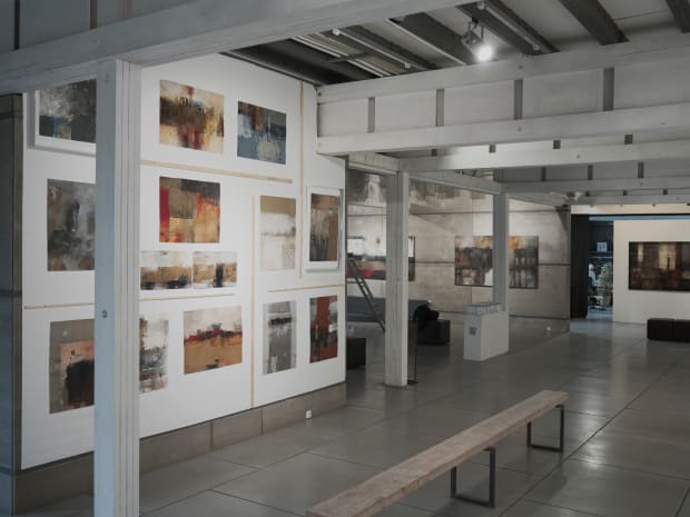 Его творчество вписывается в постгероический контекст искусства второй половины XX века, так драматично перекликающийся с актуальной реальностью. Это абстрактное, но...