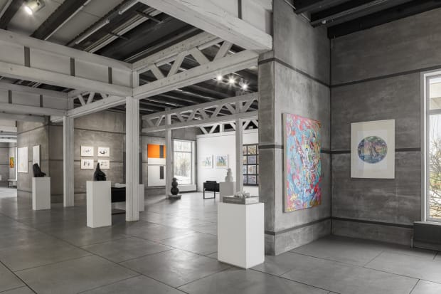 Гридчинхолл – это не просто галерея. Мы представляем и продвигаем художников, продаем их работы. Мы также приглашаем их жить и...