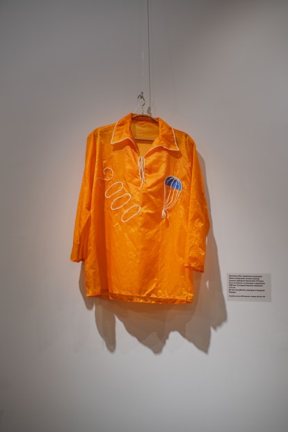 На выставке «Личный космос» представлена рубашка Ирины Соловьёвой, подаренная ей в Звёздном городке. Вышитые 2000 символизируют количество прыжков с парашютом,...