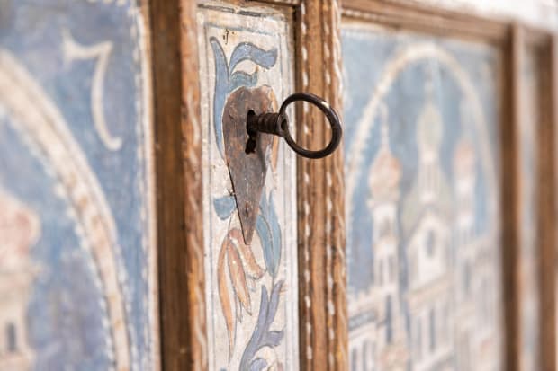 DULCE PACKARD PRIVATE CLIENT “Lee has wonderful taste and always find fantastic and beautiful pieces of furniture”