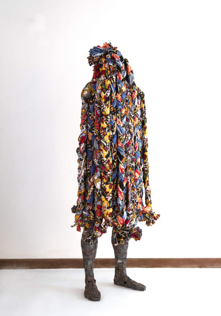 'J'ai commencé à utiliser le wax, à le nouer, à l'entrelacer et à en faire des tresses, pendant la résidence...