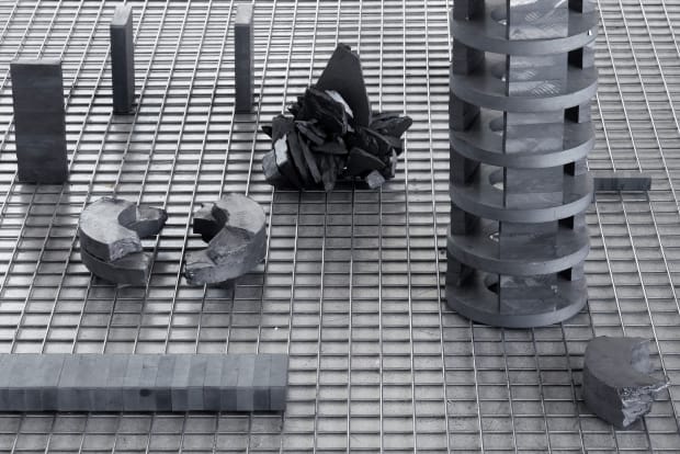 „In meiner Arbeit hinterfrage ich die gängige Vorstellung davon, dass wir der Mittelpunkt unseres Kosmos sind.“ – Lou Jaworski