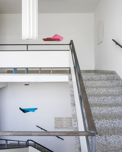 Due to the high recognition value of Post-its, the works open up a space of imagination for the viewer that...