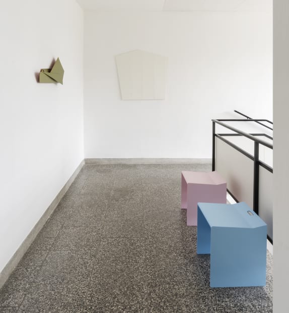On the basis of the flat cardboard, it can be transformed into the third dimension and from indeterminacy into the...