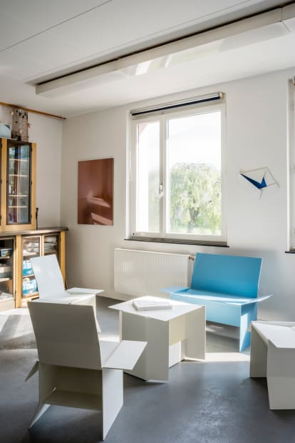 With the Carton Library Stool series de Ganay enters the field of the applied object and breaks down the boundaries...