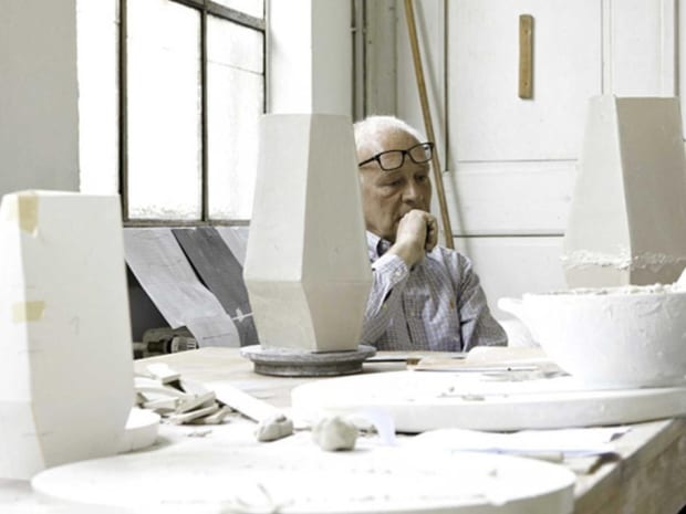 'The vessels stand for themselves and define their own space' – Jürgen Partenheimer Studio view Porzellan Manufaktur Nymphenburg (2011) |...