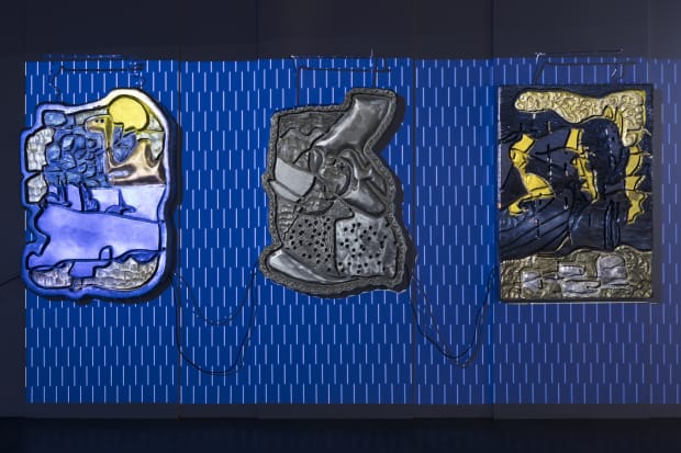 Der französisch-algerische Künstler Neïl Beloufa konzentriert sich in seinen Videoarbeiten, Skulpturen und raumgreifenden Installationen auf die heutige von digitaler Technologie...