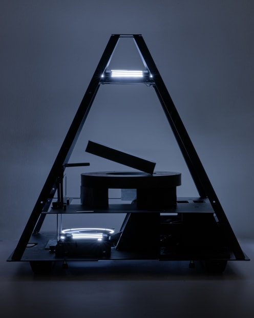 „In der interesselosen Selbstgenügsamkeit seiner eigensinnigen Objekte findet Jaworski eine durch und durch originelle Antwort auf die Frage nach einer...