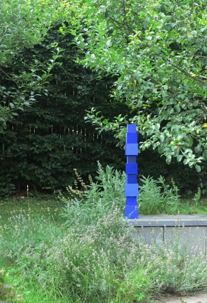 Für Partenheimer offenbart Abstraktion die Bewegung des Denkens, die durch die gemachten Erfahrungen des Künstlers angestoßen werden. Sie ermöglicht einen...