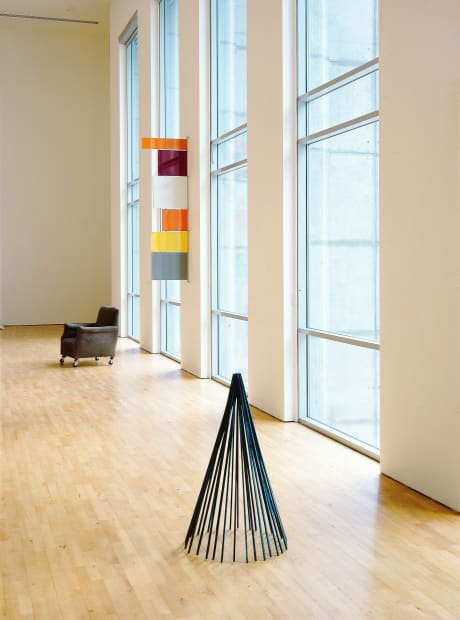 „In der Skulptur Der Weiser gibt es kein ‚So-und-nicht-anders‘, nichts wird absolut gesetzt. Das Werk reagiert sensibel auf seine jeweilige...