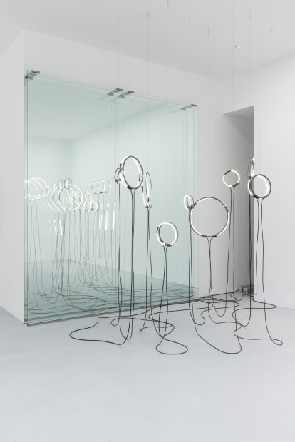 „Der Betrachter begegnet sich durch den Spiegel selbst, während er im Objekt steht. Das ist mehr als nur ein normales...