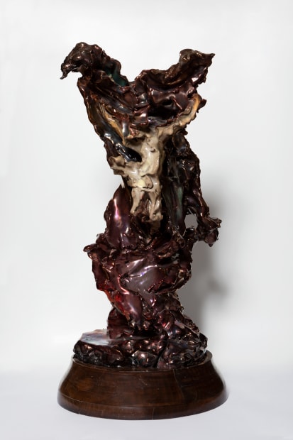 The present Crucifixion was made in 1949. Fontana here elevates the dynamism of the Crucifixion’s vertical format to sensational effect,...