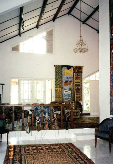 Jakarta, Sumbing (1994 to 1997) Pacita arrived in Jakarta from Washington in 1993 and when she first saw her studio/home...