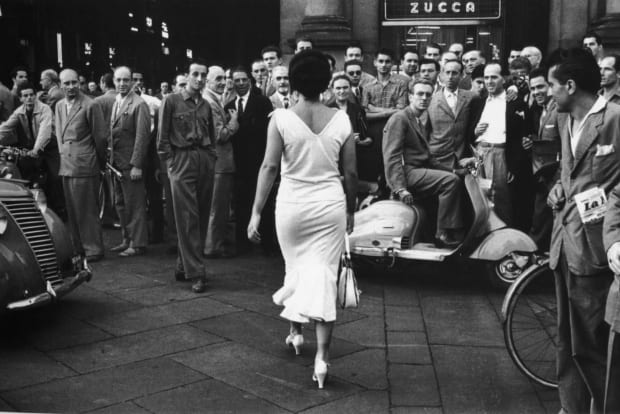 Mario De Biasi, Italians are Flighty, Milan, 1954