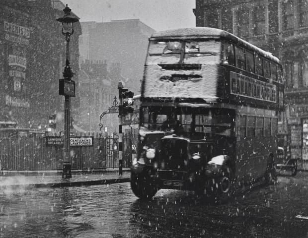 Wolfgang Suschitzky, Cambridge Circus, London, 1936