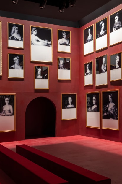 At the unveiling of the A/W 22 collection by Maria Grazia Chiuri, gilded frames showcased Bettineschi’s works, tessellated around the...