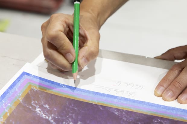 Pour cette première collaboration avec la maison d'édition d'art TCHIKEBE, Thu Van Tran a réalisé une série d'éditions dans la...