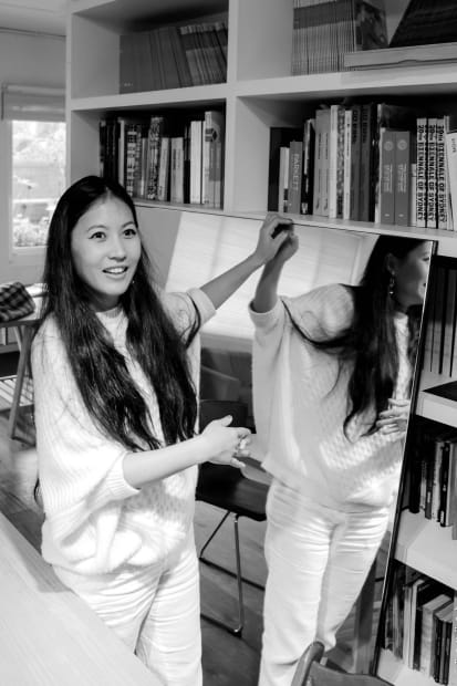 蔡佳葳, 1980 年出生於台灣台北，現居、創作於台灣台北。