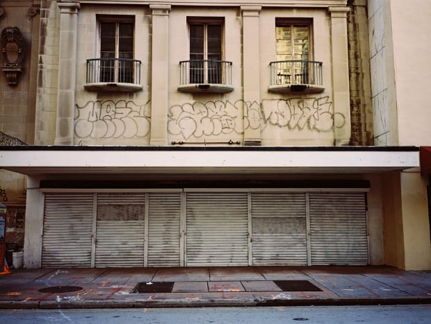 Iván Sikic, Toppled, 2021