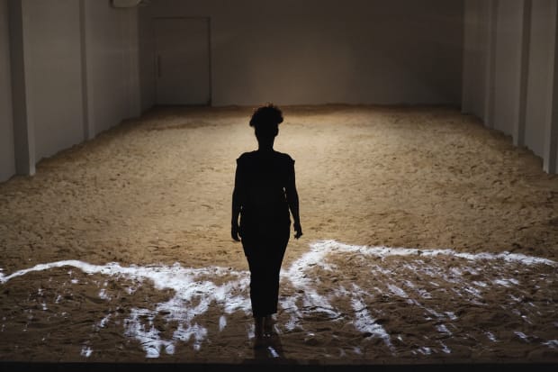 'Mar Adentro' Em Mar Adentro, o conceito de “cubo branco” cede espaço para uma praia que nos convida a desacelerar...