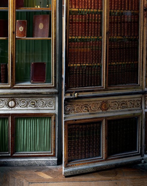 Robert Polidori, Door Detail, Bibliothèque de la Reine, CCE.02.026, Corps Central - 1er étage, Versailles, 2007
